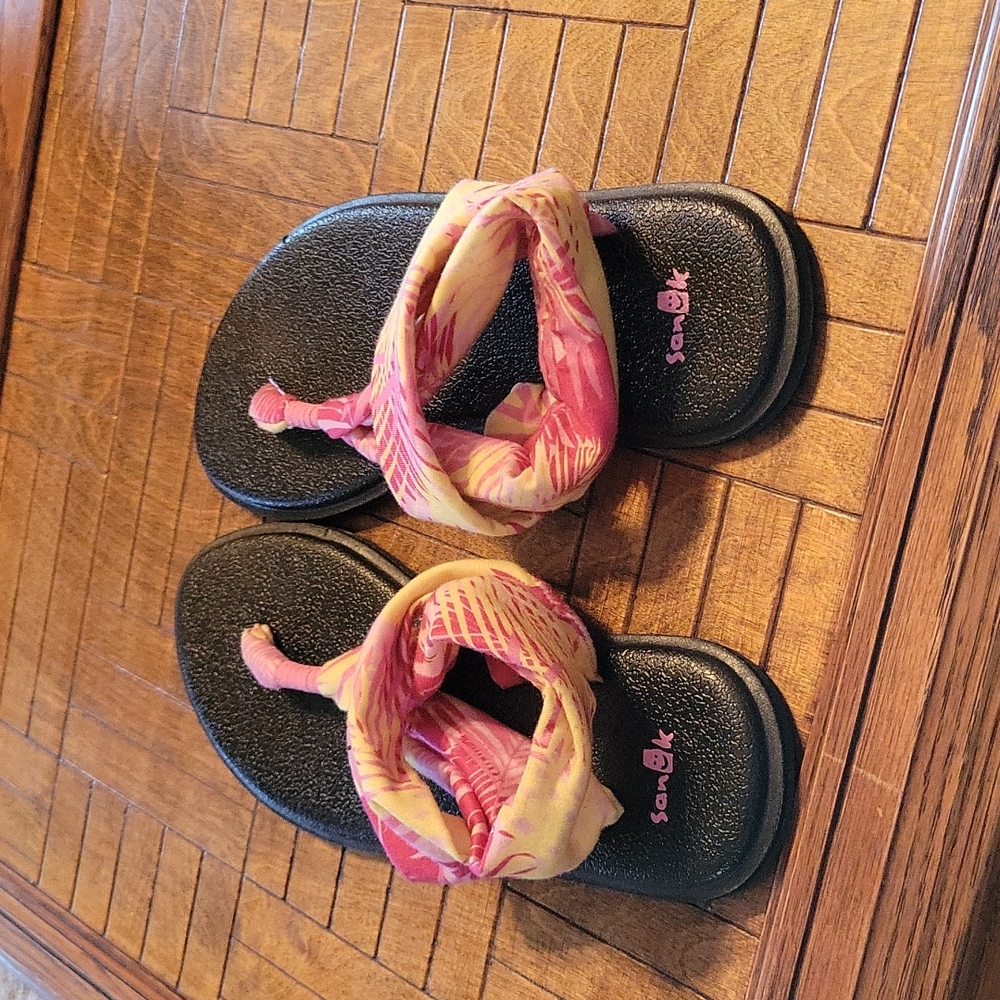 Sanuk sandles, size 6